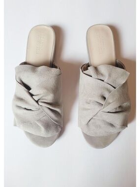 Kenneth Cole Reaction Light Grey Suede Vanya Knot Slide Sandals size 9 w/ box